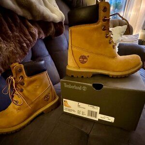 Timberland Women's Size 7 Waterproof 6" Premium Boots in Wheat Nubuck LN w/Box